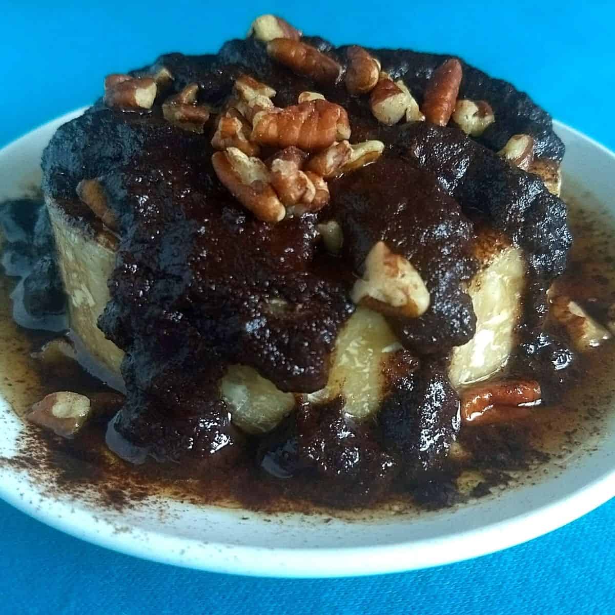 Keto Baked Brie: Turtle Sundae Easy Keto Baked Brie w Pecans - Keto Baked Brie: Turtle Sundae