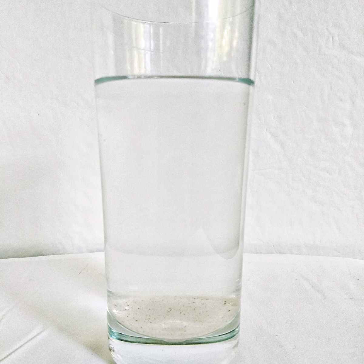 blandet relyteelektrolyttblanding med vann i et glass - Re-Lyte Electrolyte Drink Mix: anmeldelse