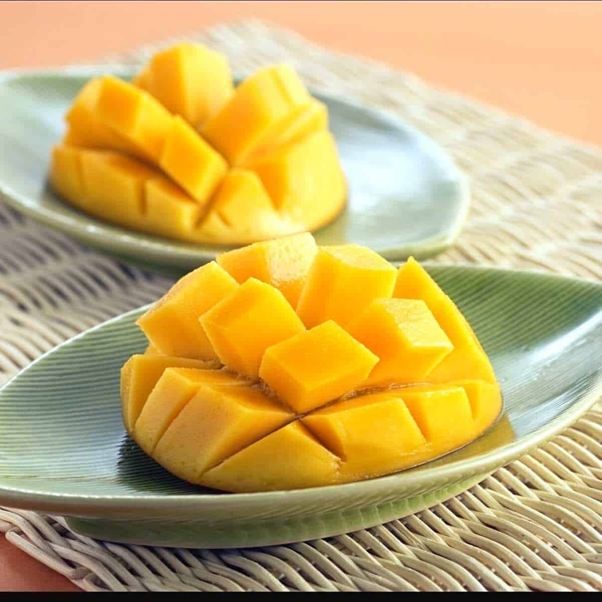 mangoes sliced and diced open - The Complete Guide to Mangoes on Keto